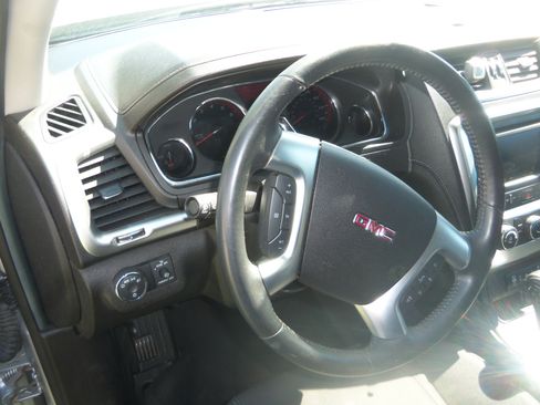 Used 2016 GMC Acadia SLE image 14