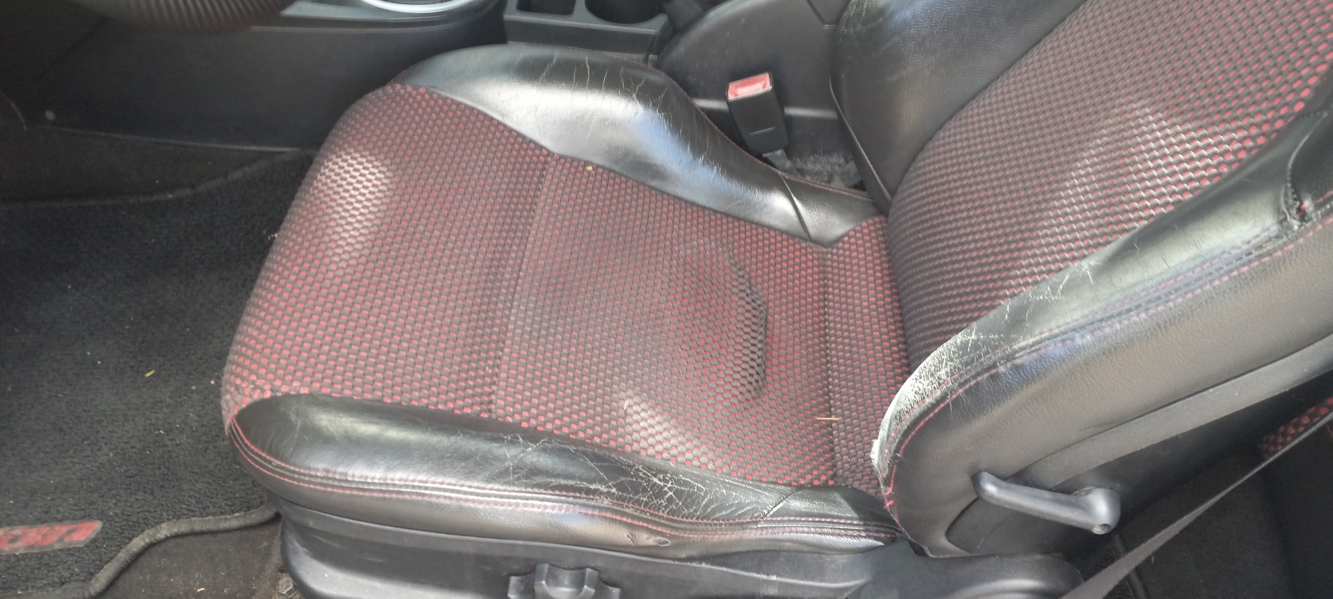 Used 2006 Hyundai Tiburon FWD image 18