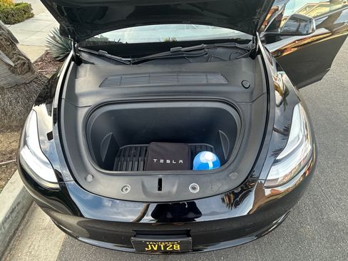 Used 2021 Tesla Model Y Long Range image 10