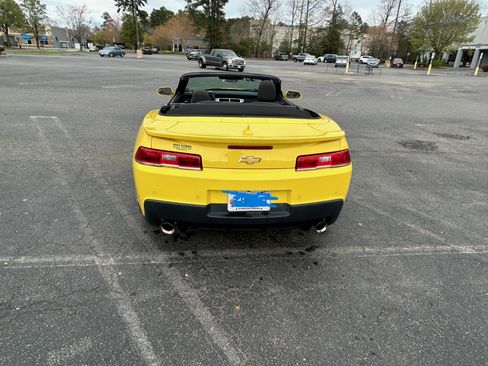Used 2015 Chevrolet Camaro LT RWD image 2