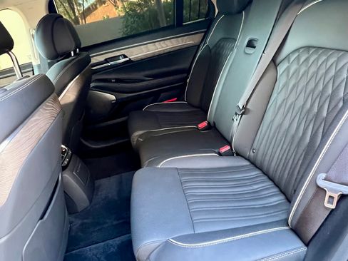 Used 2022 Genesis G90 3.3T Premium image 28