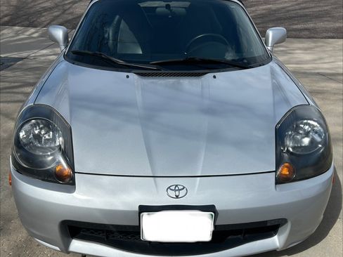 Used 2001 Toyota MR2 Spyder Convertible 2D image 2