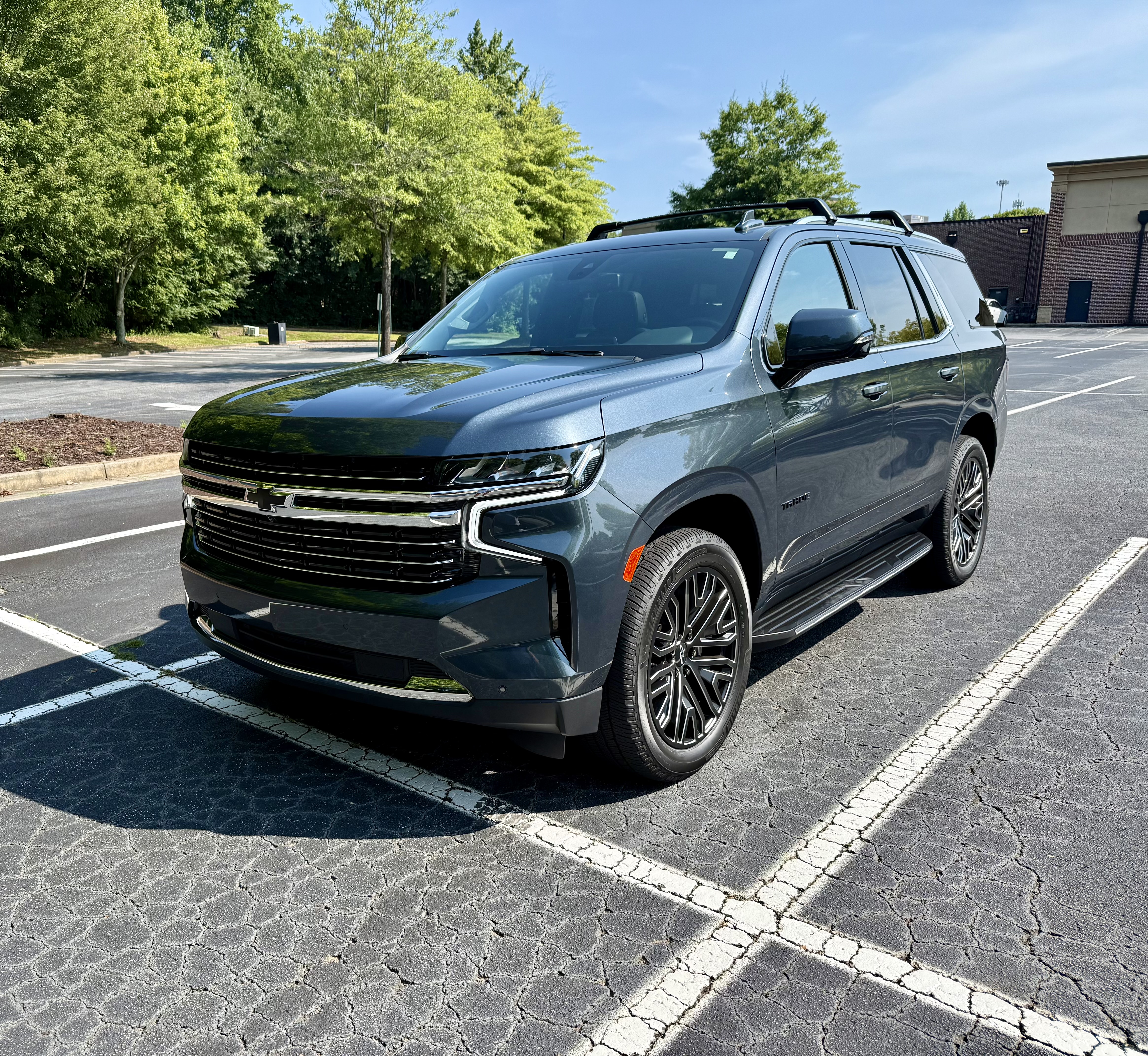 Used 2021 Chevrolet Tahoe LT w/ LT Signature Package AWD/4WD image 4