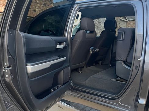 Used 2016 Toyota Tundra SR5 image 9