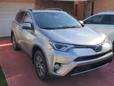 Used 2018 Toyota RAV4 XLE w/ Convenience Package image 5