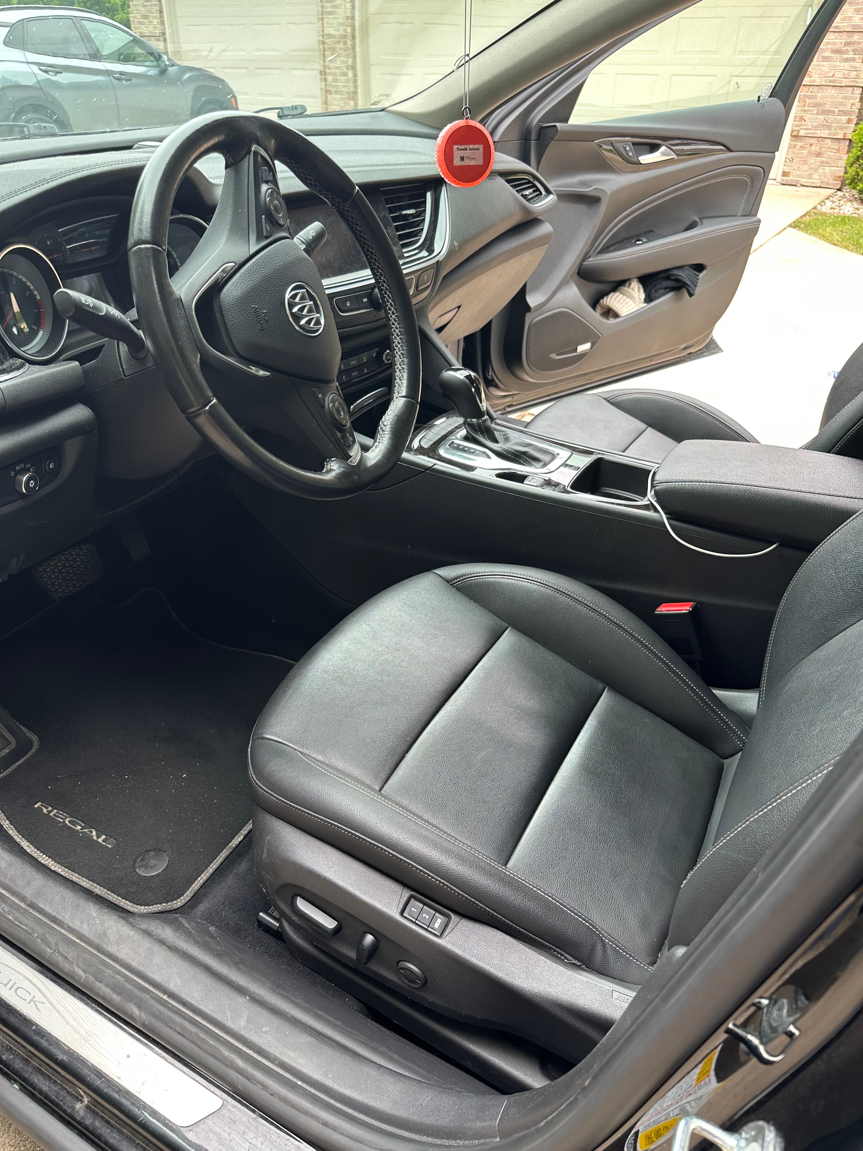 Used 2018 Buick Regal Essence w/ Driver Confidence Package #1 AWD/4WD image 14