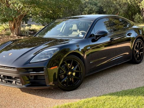 Used 2024 Porsche Panamera image 9