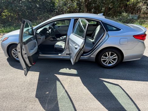 Used 2015 Hyundai Sonata SE FWD image 14