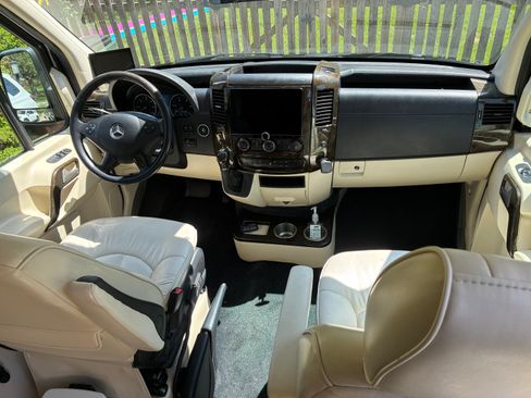 Used 2017 Mercedes-Benz Sprinter 3500 image 13