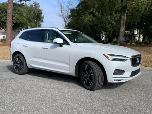 Used 2021 Volvo XC60 T5 Momentum image 4