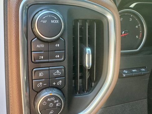 Used 2021 Chevrolet Silverado 3500 High Country image 23