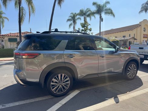 Used 2024 Nissan Pathfinder SL w/ SL Premium Package image 19