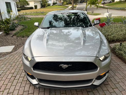 Used 2016 Ford Mustang Premium image 4