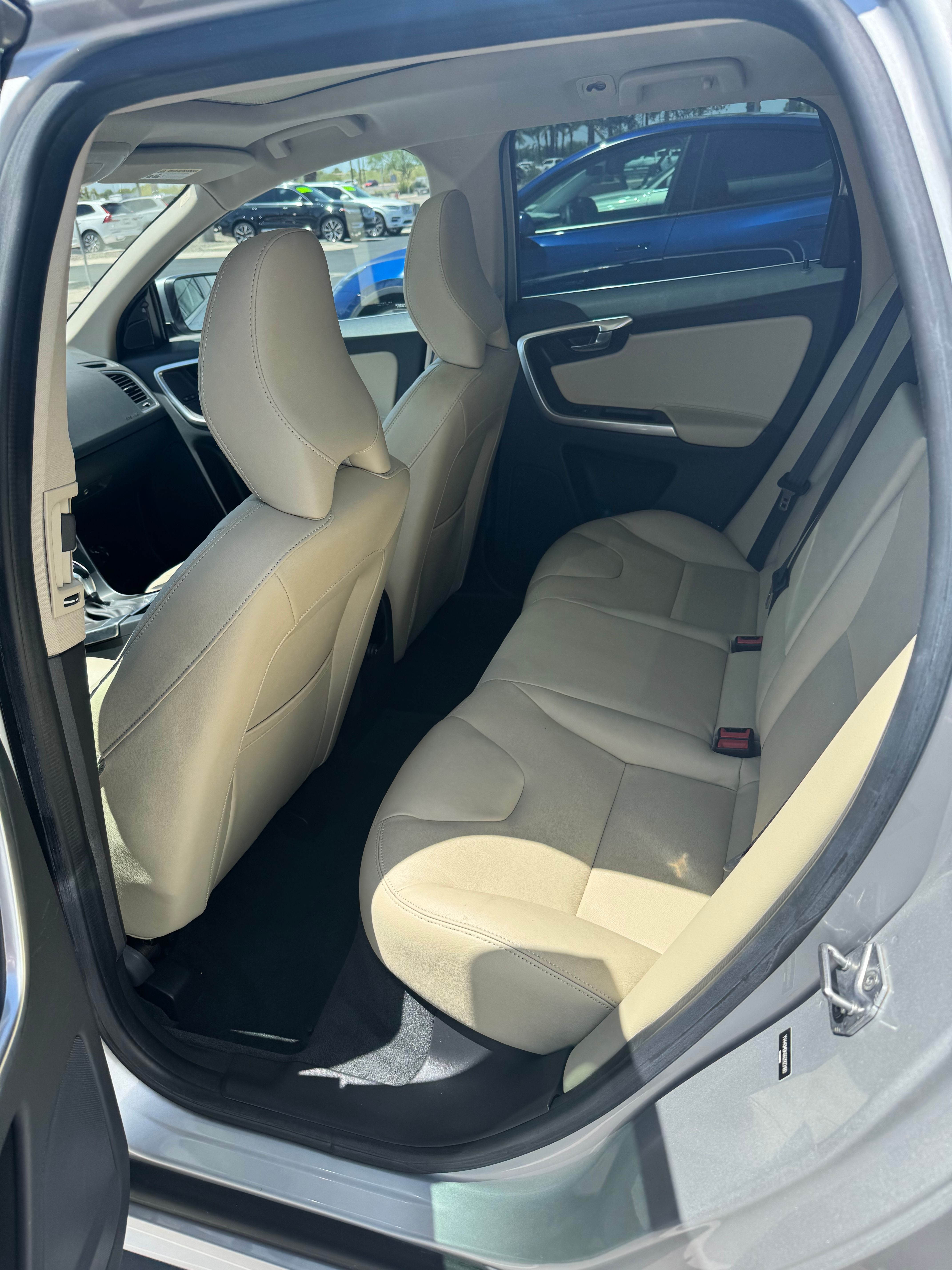 Used 2016 Volvo XC60 T5 Premier w/ Proximity Package FWD image 5