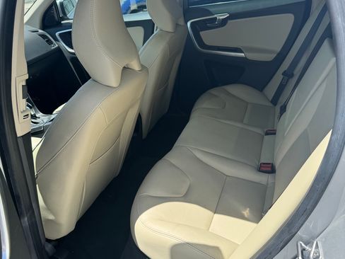 Used 2016 Volvo XC60 T5 Premier w/ Proximity Package FWD image 5