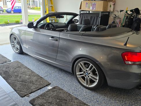 Used 2010 BMW 135i Convertible RWD image 4
