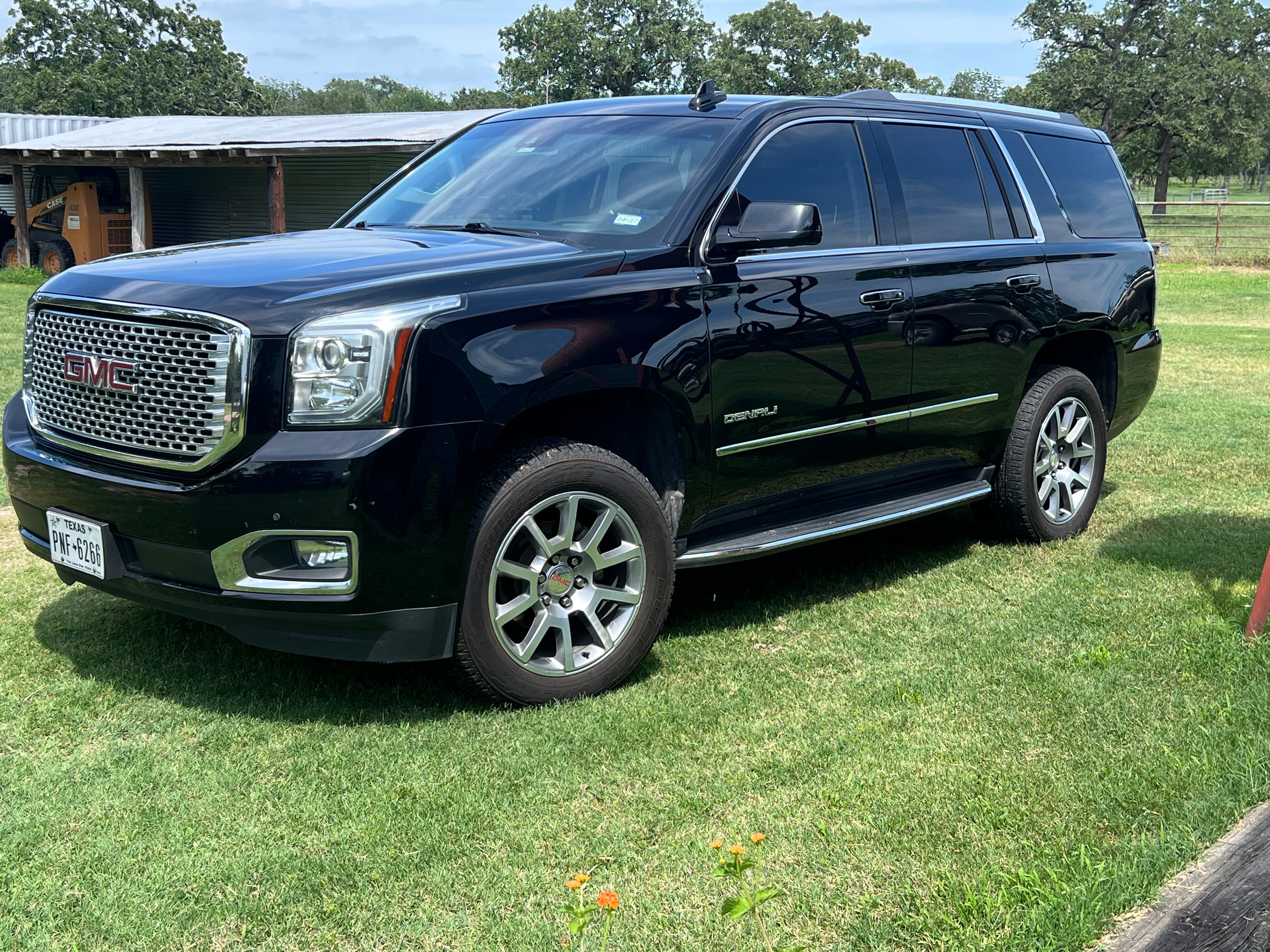Used 2017 GMC Yukon Denali RWD image 1