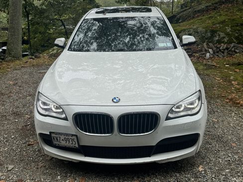 Used 2014 BMW 750i xDrive image 10
