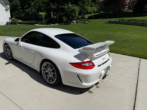 Used 2010 Porsche 911 GT3 RWD image 16