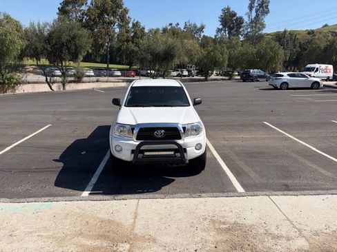 Used 2011 Toyota Tacoma 4x4 Double Cab w/ TRD Off-Road Pkg image 5