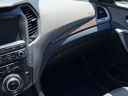 Used 2019 Hyundai Santa Fe XL FWD image 16