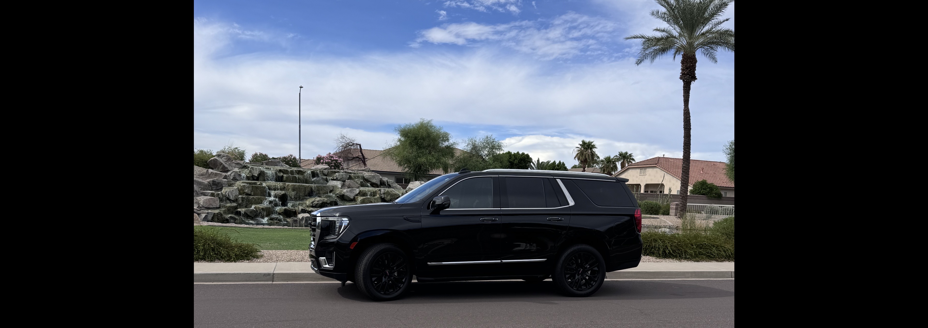Used 2023 GMC Yukon SLT w/ SLT Premium Package AWD/4WD image 2