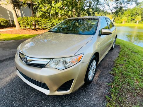 Used 2012 Toyota Camry LE FWD image 6