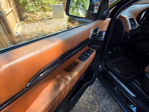 Used 2012 Jeep Grand Cherokee Overland Summit image 10