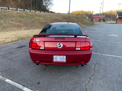 Used 2005 Ford Mustang GT Premium image 5