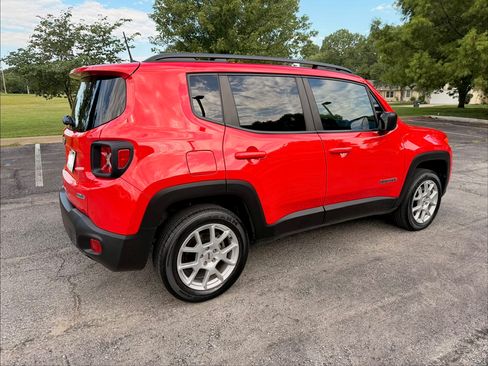 Used 2022 Jeep Renegade Latitude AWD/4WD image 10