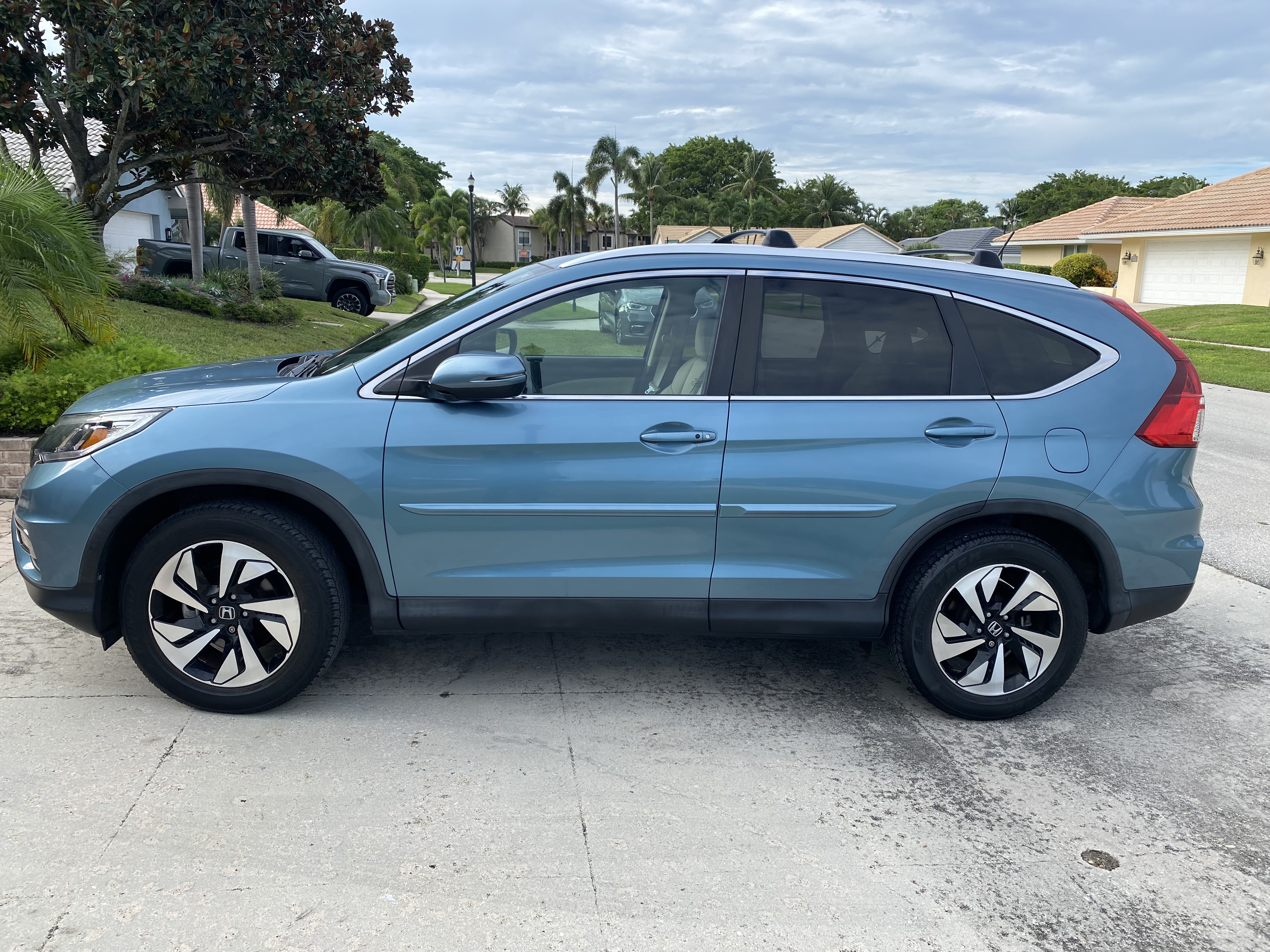 Used 2015 Honda CR-V Touring image 4