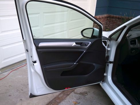 Used 2015 Volkswagen Golf SEL image 27