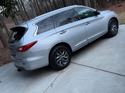 Used 2013 INFINITI JX35 AWD w/ Premium Pkg image 2