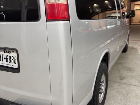 Used 2017 Chevrolet Express 3500 LT w/ LT Preferred Equipment Group image 6