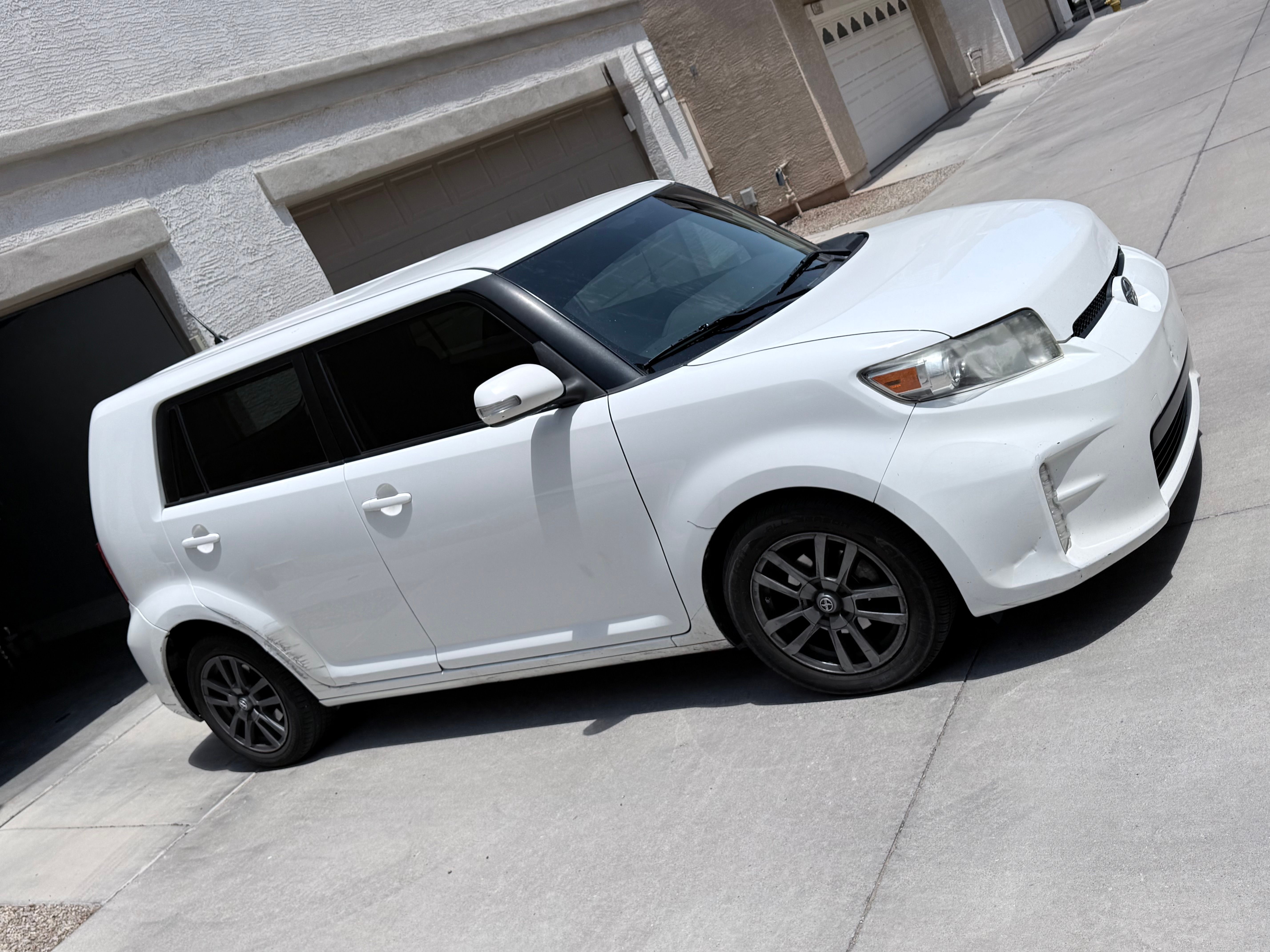 Used 2015 Scion xB FWD image 2