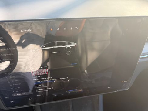 Used 2022 Tesla Model X Plaid image 12