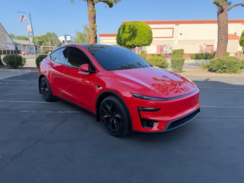 Used 2026 Tesla Model Y Performance AWD/4WD image 1