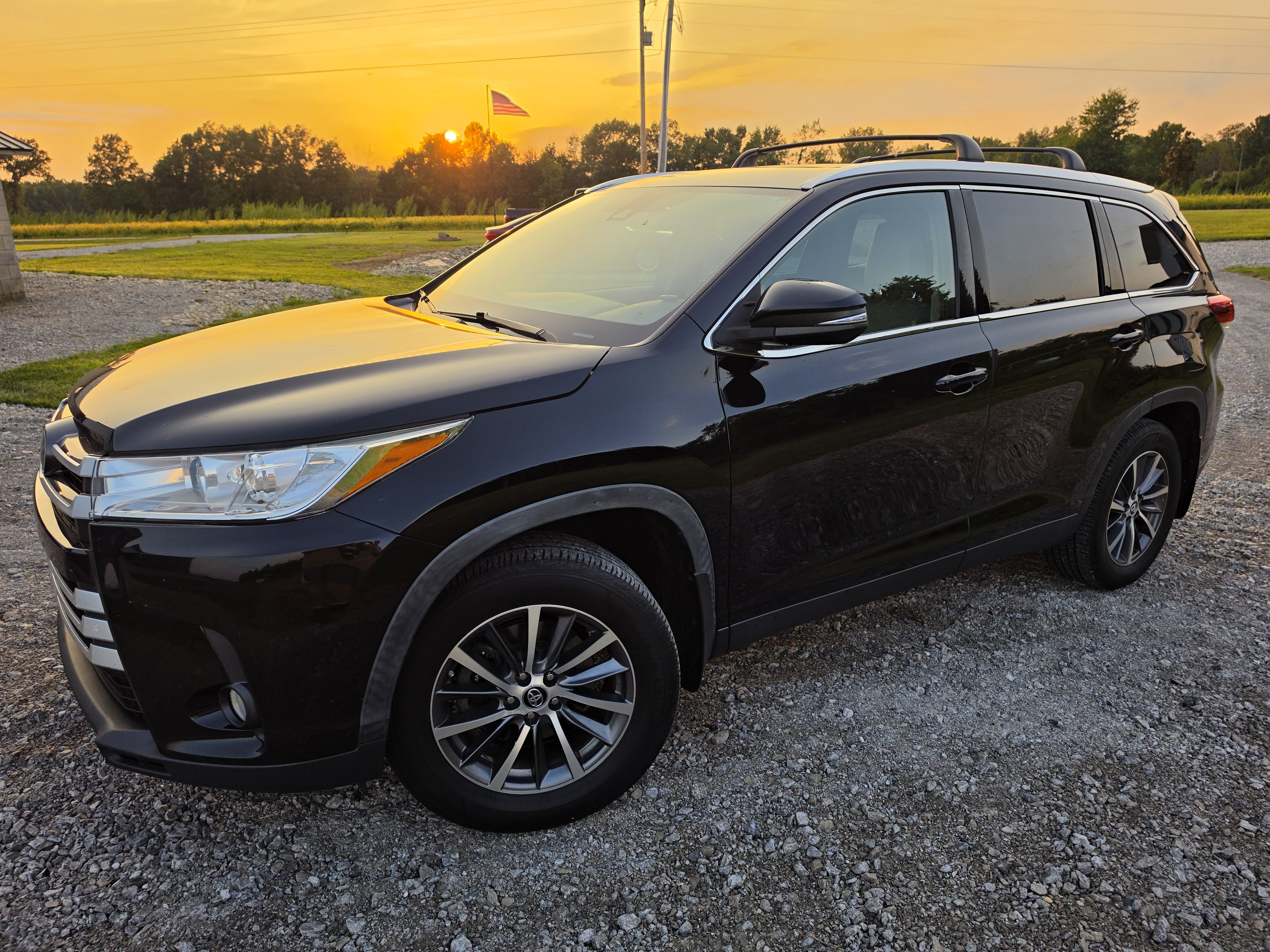 Used 2019 Toyota Highlander XLE AWD/4WD image 1