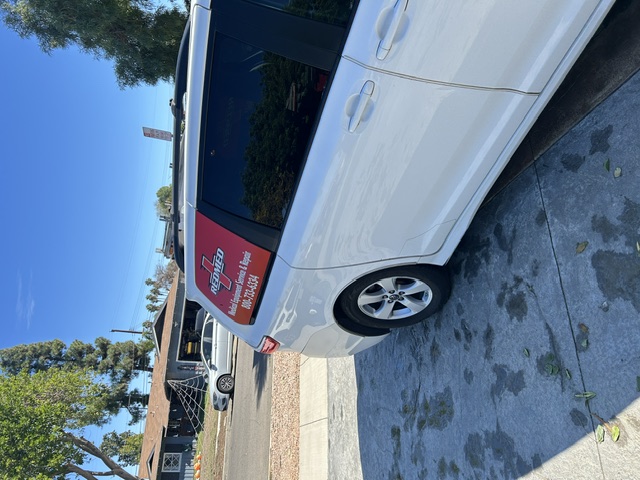 Used 2018 Toyota Sienna LE w/ Carpet Mat Package FWD image 1