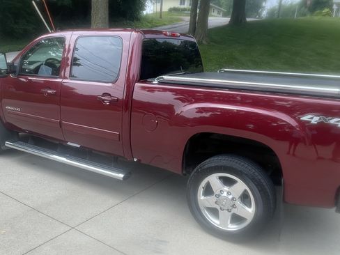 Used 2014 GMC Sierra 2500 SLT w/ SLT Convenience Package AWD/4WD image 8