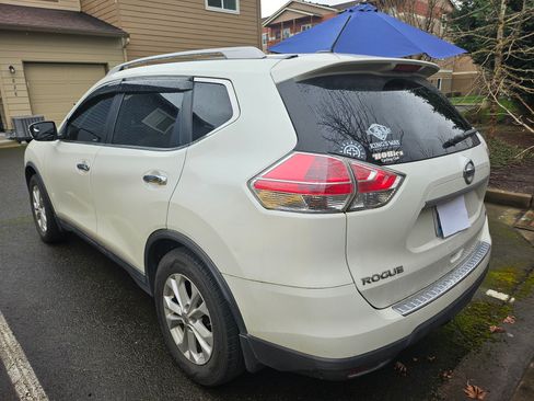 Used 2015 Nissan Rogue SV image 8