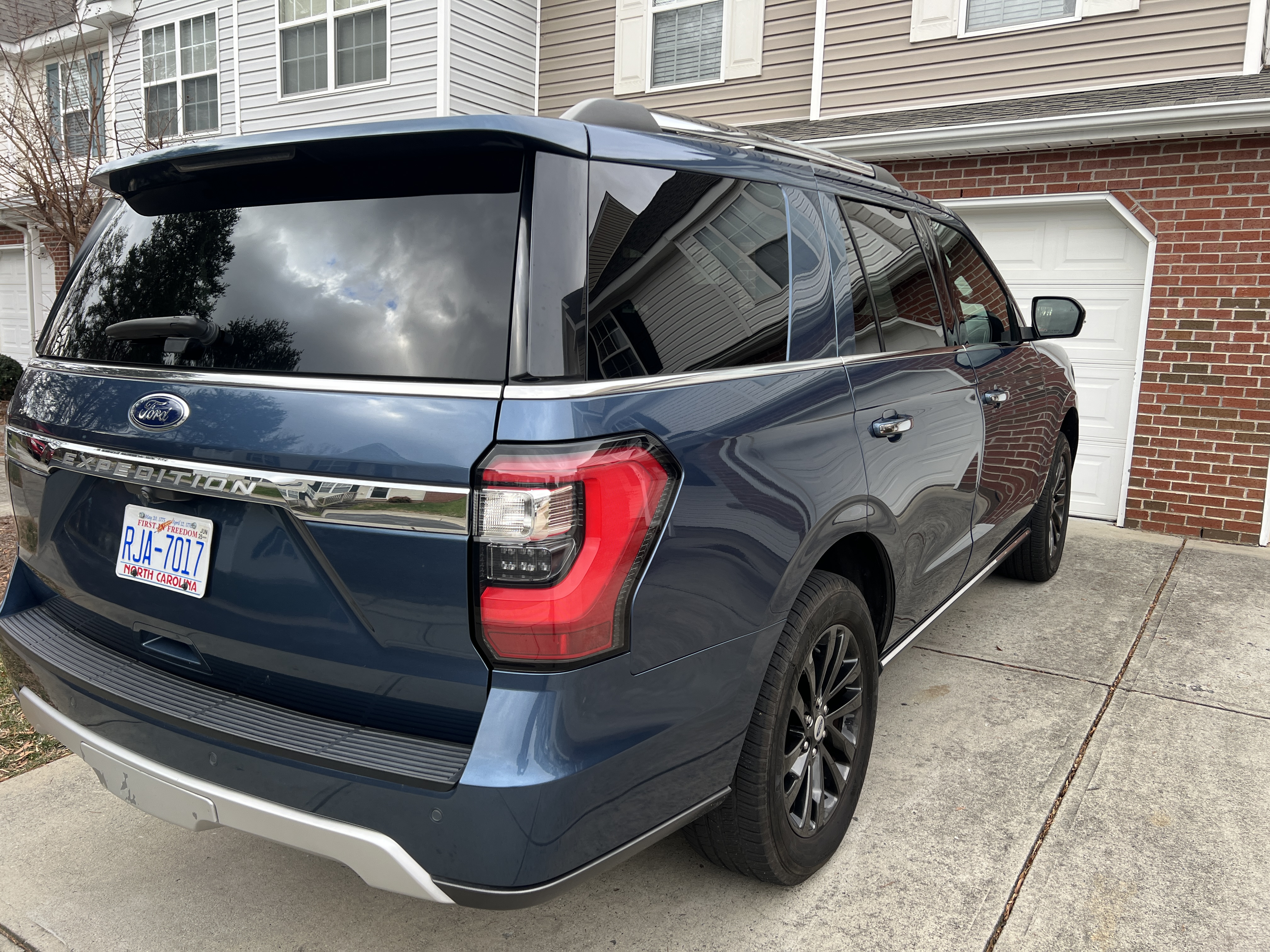 Used 2019 Ford Expedition Limited w/ Driver Assistance Package AWD/4WD image 5