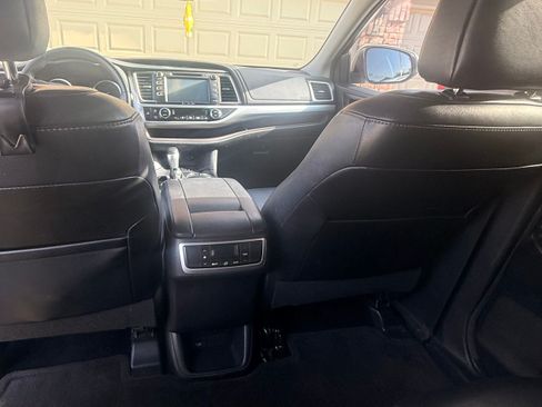 Used 2016 Toyota Highlander XLE FWD image 15