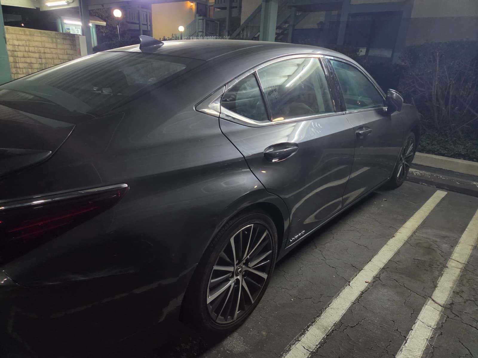 Used 2022 Lexus ES 300h w/ Premium Package FWD image 6