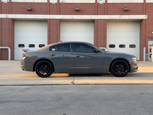 Used 2018 Dodge Charger R/T w/ Blacktop Package RWD image 8