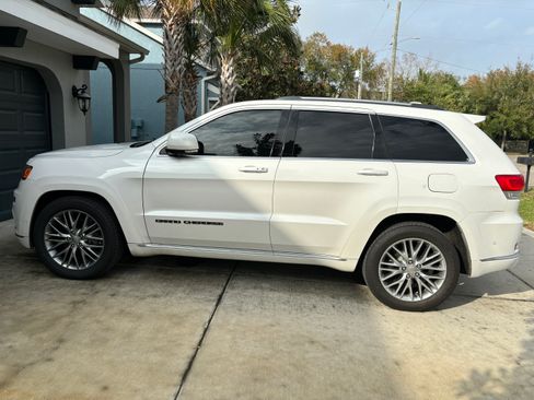 Used 2017 Jeep Grand Cherokee Summit image 4