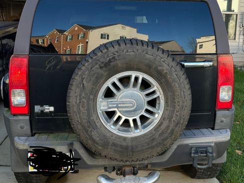 Used 2007 HUMMER H3 image 2