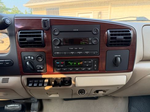 Used 2005 Ford F350 Lariat AWD/4WD image 11