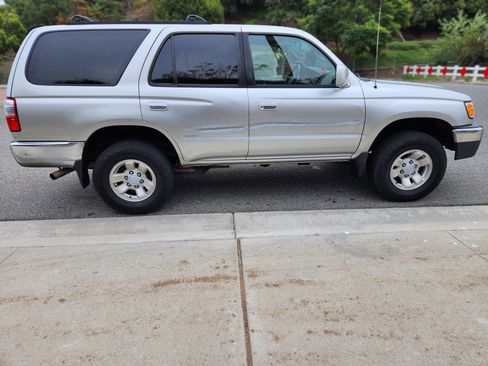 Used 2002 Toyota 4Runner SR5 image 4