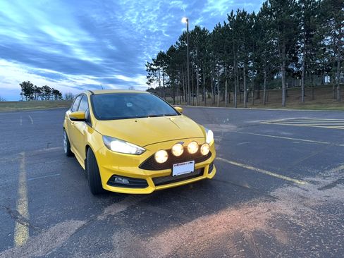 Used 2017 Ford Focus ST image 6